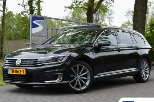Volkswagen Passat (2017) thumbnail 1