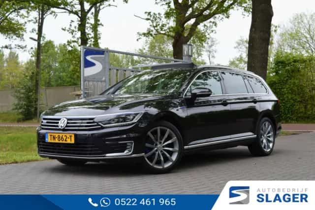 Volkswagen Passat (2017) thumbnail 2