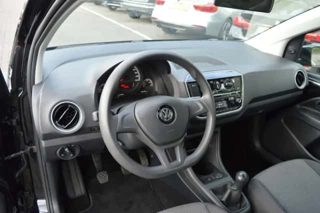 Volkswagen Up! (2019) thumbnail 4