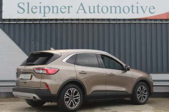 Ford Kuga (2021) thumbnail 4