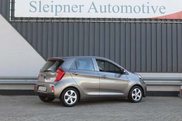 Kia Picanto (2016) thumbnail 5