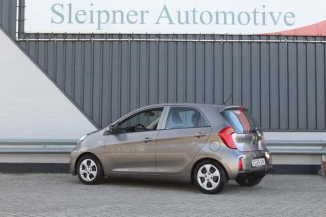 Kia Picanto (2016) thumbnail 6