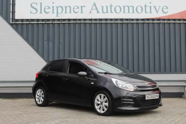 Kia Rio (2015) thumbnail 2