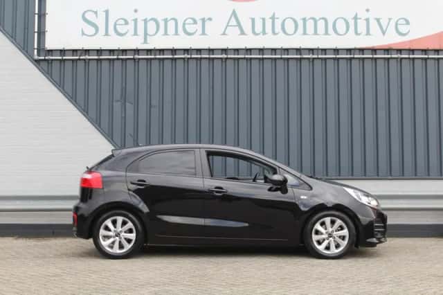 Kia Rio (2015) thumbnail 3