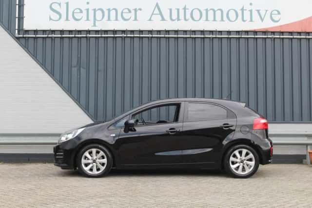 Kia Rio (2015) thumbnail 4