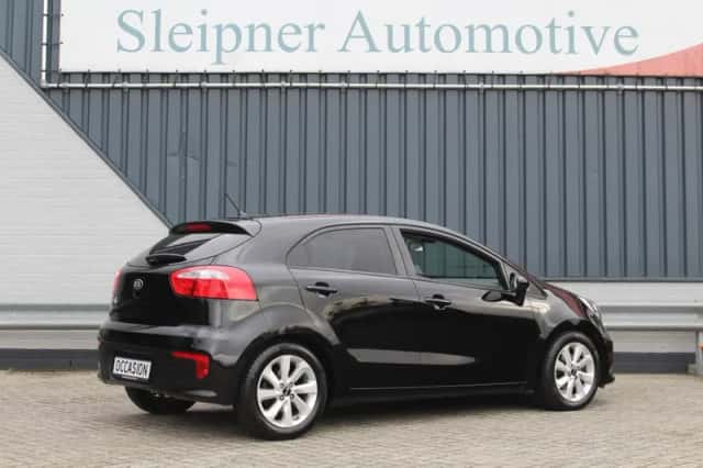 Kia Rio (2015) thumbnail 5