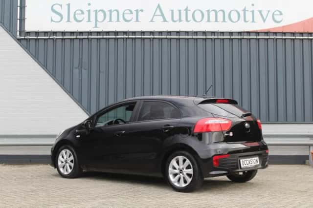 Kia Rio (2015) thumbnail 6