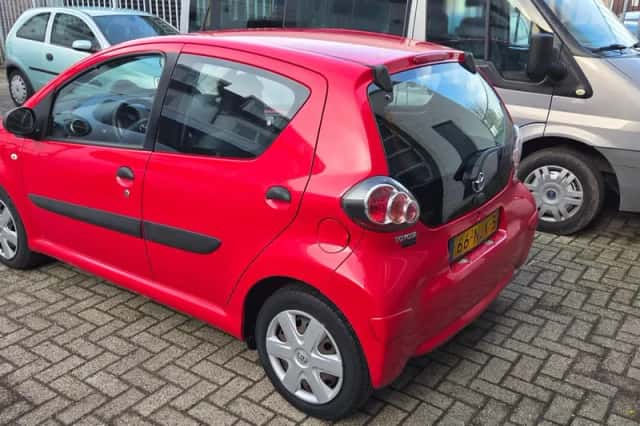 Toyota Aygo (2010) thumbnail 2