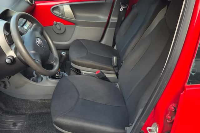 Toyota Aygo (2010) thumbnail 4