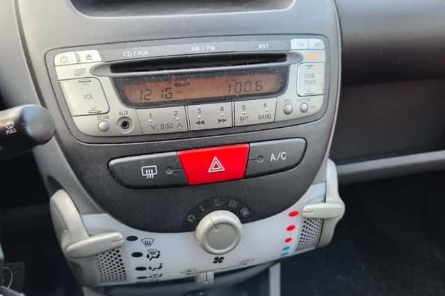 Toyota Aygo (2010) thumbnail 6