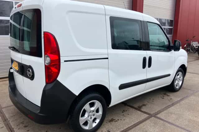 Opel Combo (2015) thumbnail 2