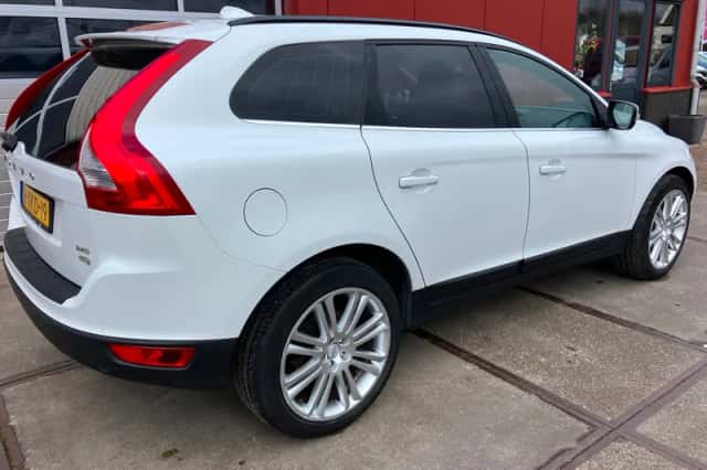 Volvo XC60 (2010) thumbnail 2