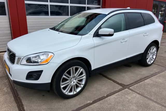 Volvo XC60 (2010) thumbnail 5