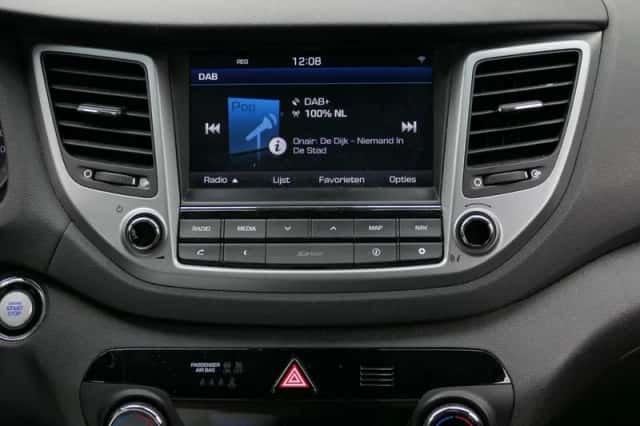 Hyundai Tucson (2016) thumbnail 5