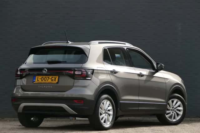 Volkswagen T-Cross (2021) thumbnail 2
