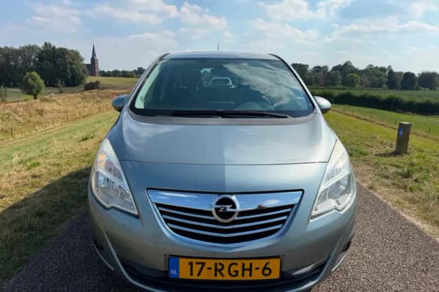 Opel Meriva (2011) thumbnail 3