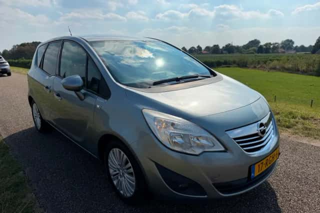 Opel Meriva (2011) thumbnail 4