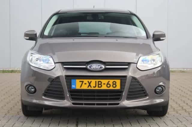 Ford Focus (2011) thumbnail 2