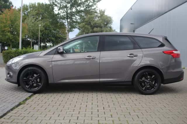 Ford Focus (2011) thumbnail 3