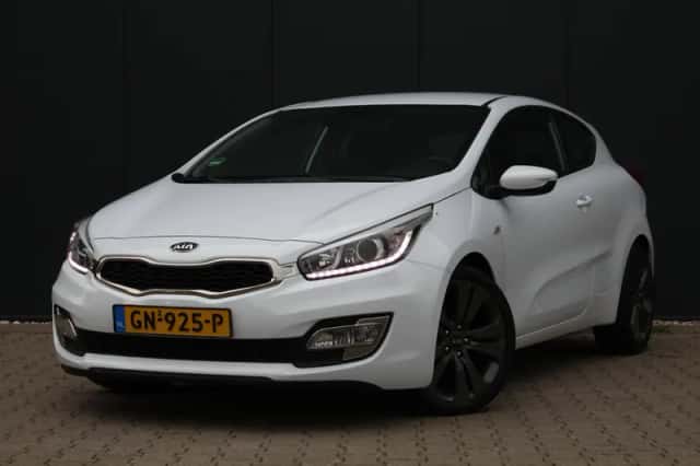 Kia Pro Cee'd (2015) thumbnail 1