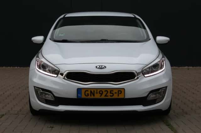 Kia Pro Cee'd (2015) thumbnail 2
