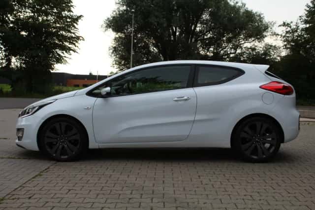 Kia Pro Cee'd (2015) thumbnail 3