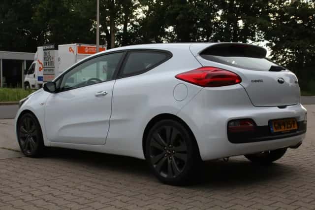 Kia Pro Cee'd (2015) thumbnail 4