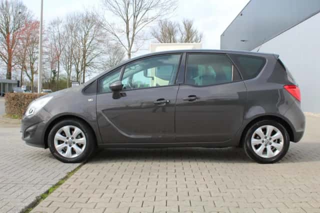 Opel Meriva (2013) thumbnail 3