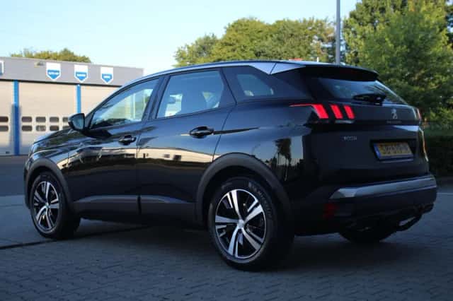 Peugeot 3008 (2018) thumbnail 5