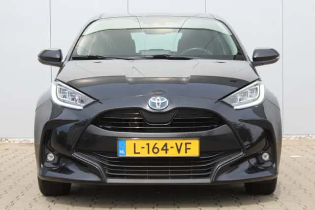Toyota Yaris (2021) thumbnail 2