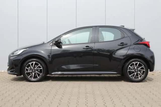 Toyota Yaris (2021) thumbnail 4