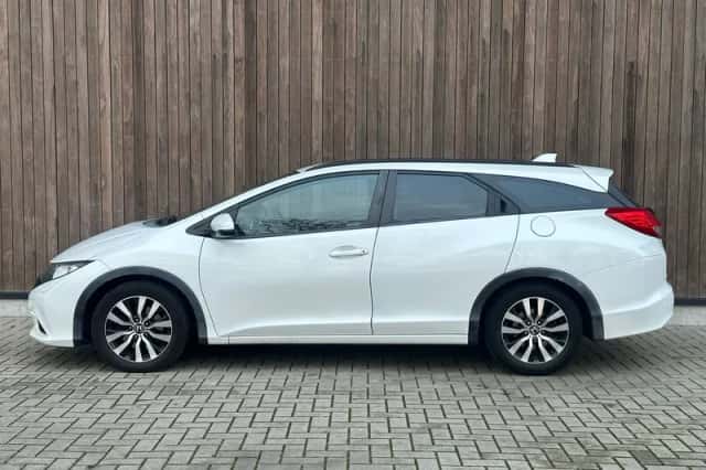 Honda Civic (2014) thumbnail 2