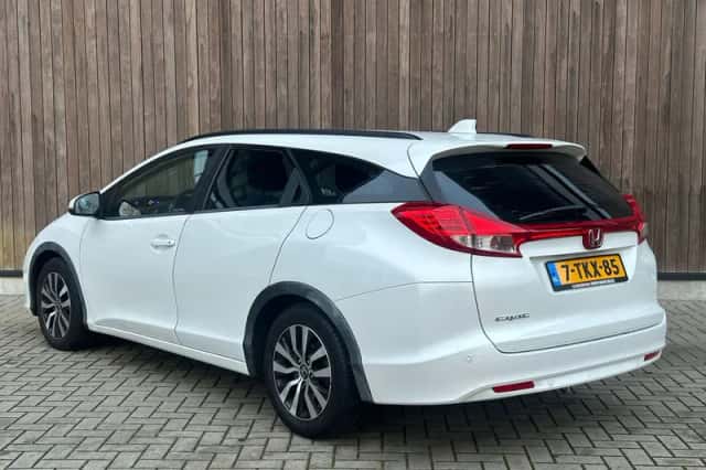 Honda Civic (2014) thumbnail 3