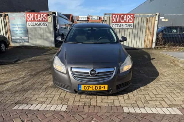 Opel Insignia (2010) thumbnail 2