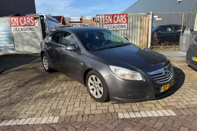 Opel Insignia (2010) thumbnail 3