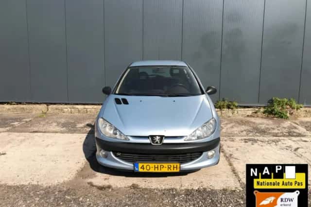 Peugeot 206 (2001) thumbnail 2