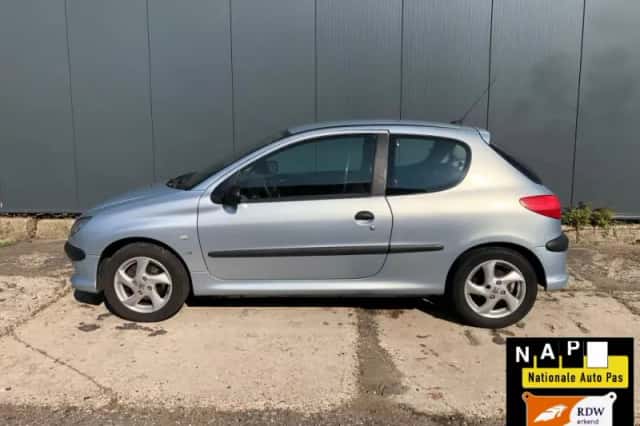 Peugeot 206 (2001) thumbnail 4