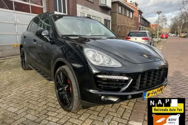 Porsche Cayenne (2014) thumbnail 2