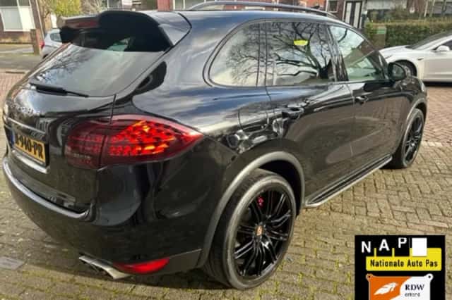 Porsche Cayenne (2014) thumbnail 3