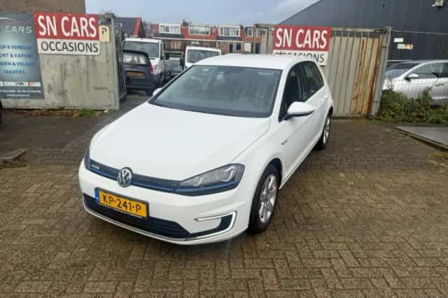 Volkswagen e-Golf (2016) thumbnail 1