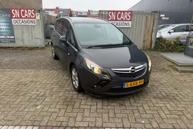 Opel Zafira (2013) thumbnail 3