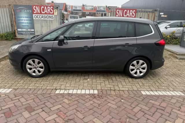 Opel Zafira (2013) thumbnail 4