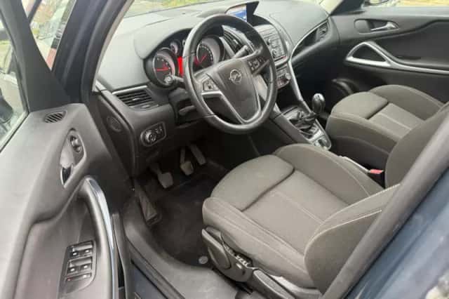Opel Zafira (2013) thumbnail 5