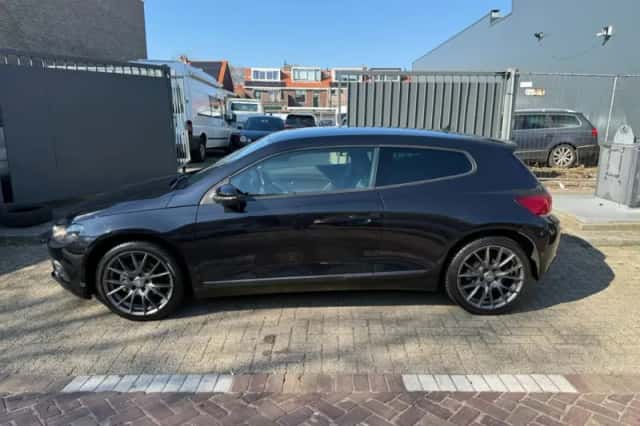 Volkswagen Scirocco (2009) thumbnail 4