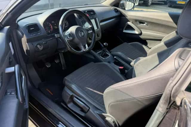 Volkswagen Scirocco (2009) thumbnail 5