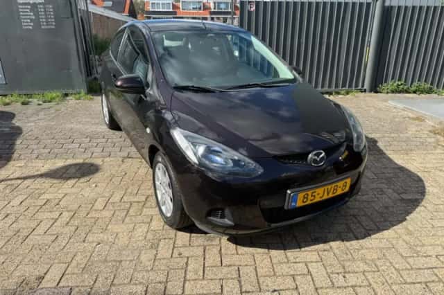 Mazda 2 (2009) thumbnail 3