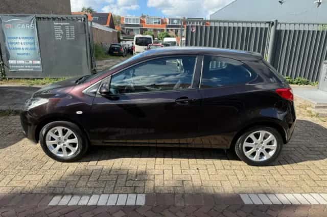 Mazda 2 (2009) thumbnail 4