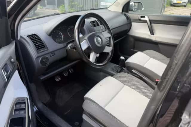 Volkswagen Polo (2006) thumbnail 3