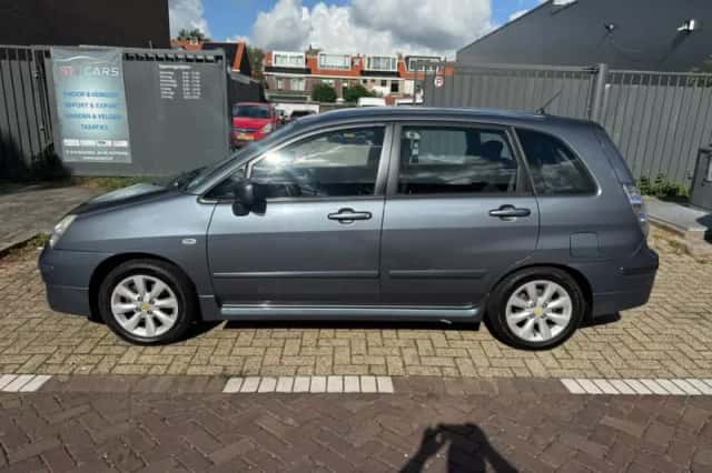Suzuki Liana (2007) thumbnail 4