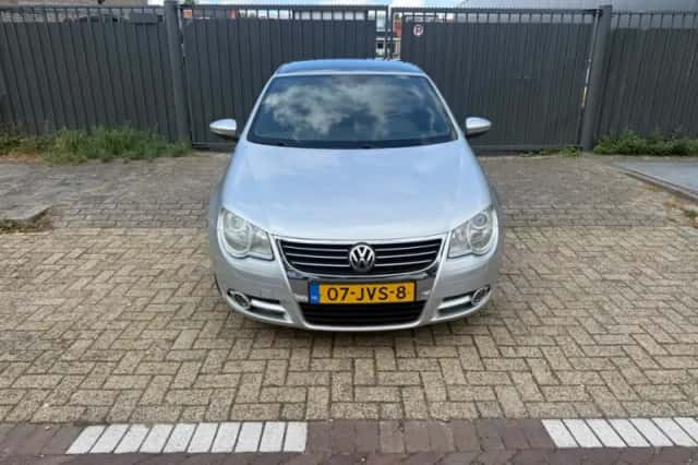 Volkswagen Eos (2009) thumbnail 2